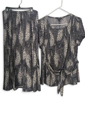 Perceptions Women’s Black & White Printed Tie-Front Top & Skirt Two Piece Set!